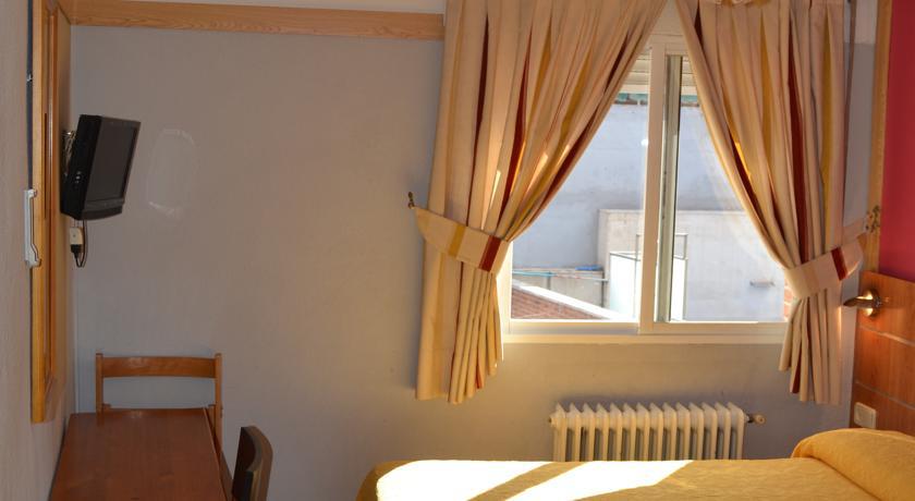 Hostal Don Juan I Alcala de Henares Room photo