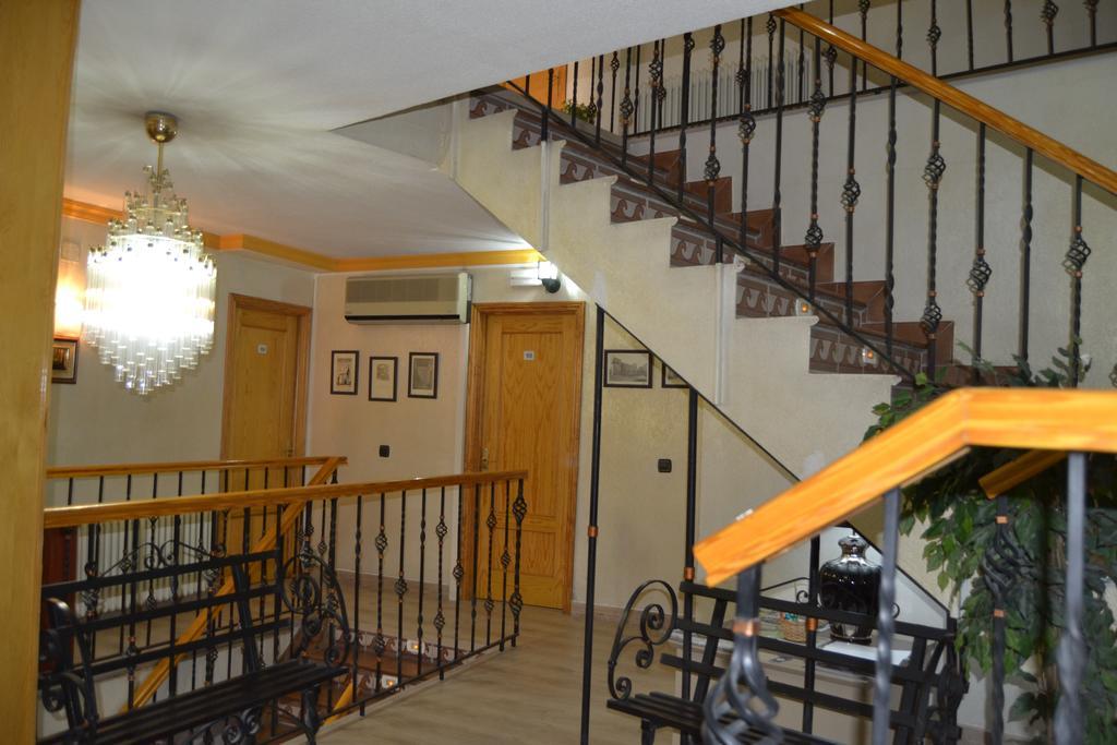 Hostal Don Juan I Alcala de Henares Exterior photo