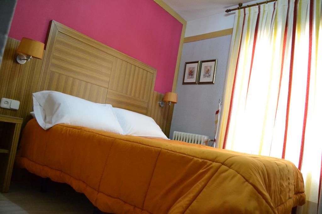 Hostal Don Juan I Alcala de Henares Exterior photo