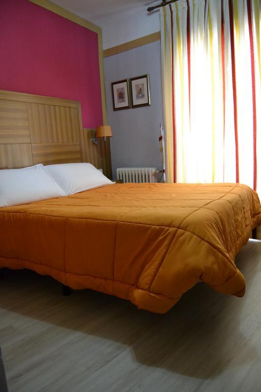 Hostal Don Juan I Alcala de Henares Exterior photo