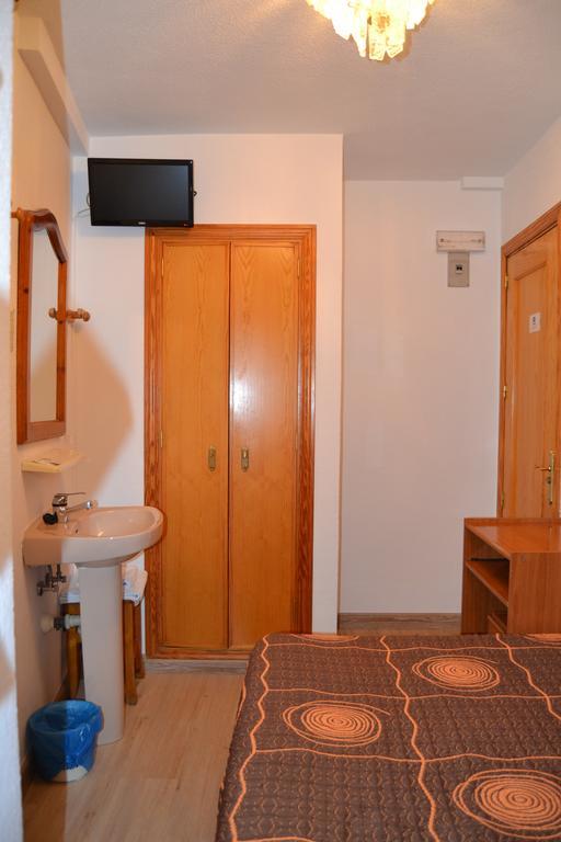Hostal Don Juan I Alcala de Henares Exterior photo