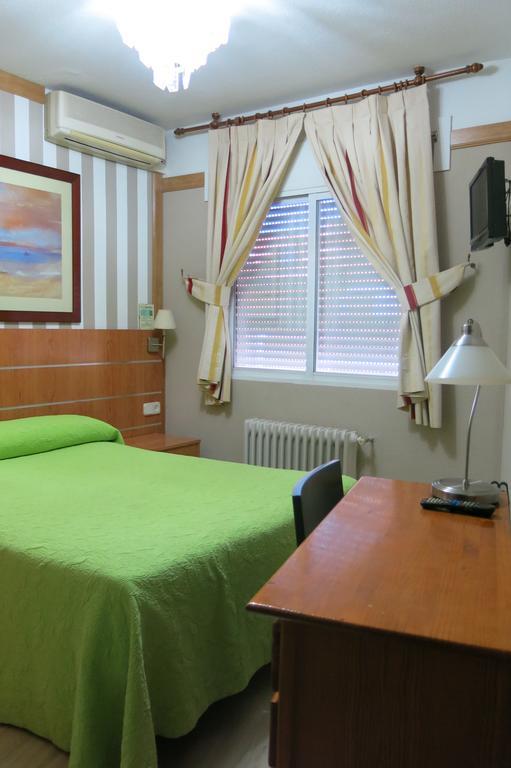 Hostal Don Juan I Alcala de Henares Exterior photo